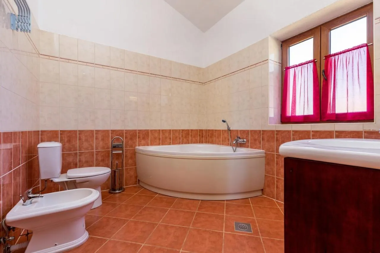 Rustic Villa Lara With Pool Cabrunici Croatia