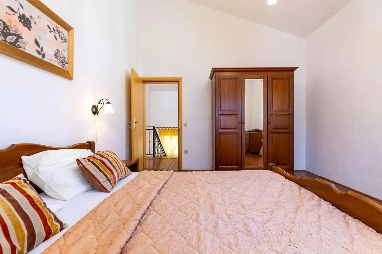 Rustic Villa Lara With Pool Cabrunici