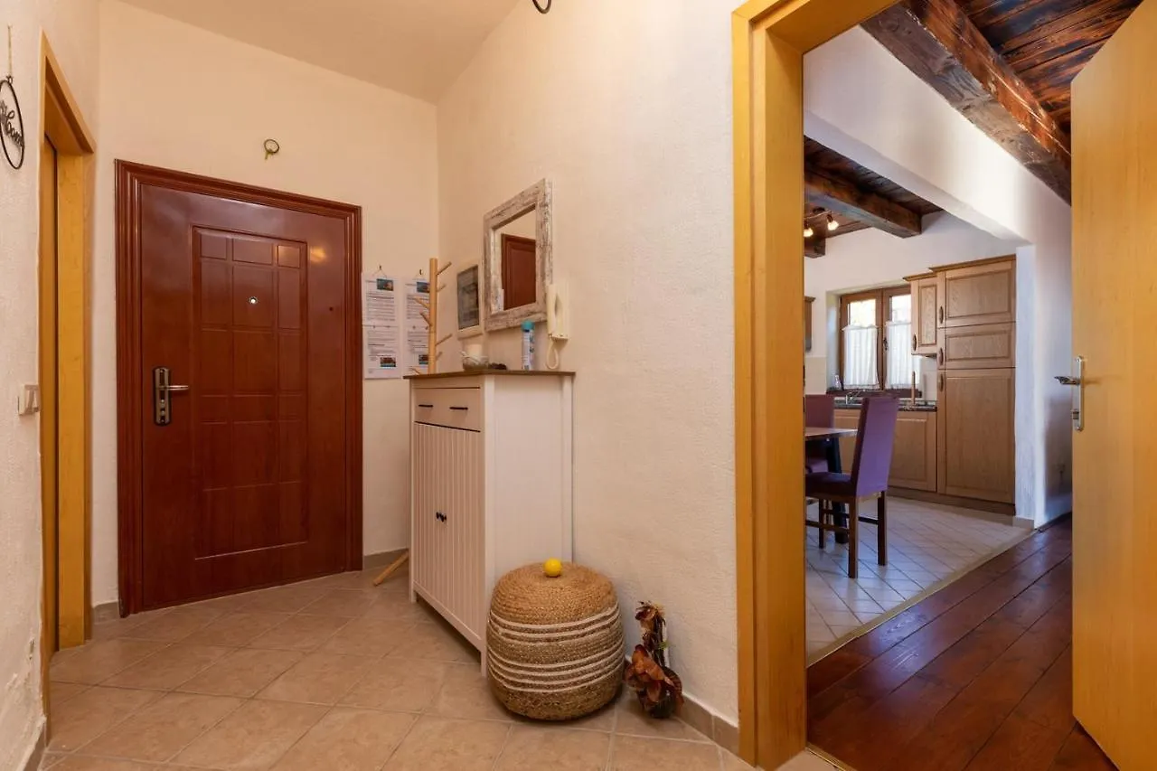 Rustic Villa Lara With Pool Cabrunici
