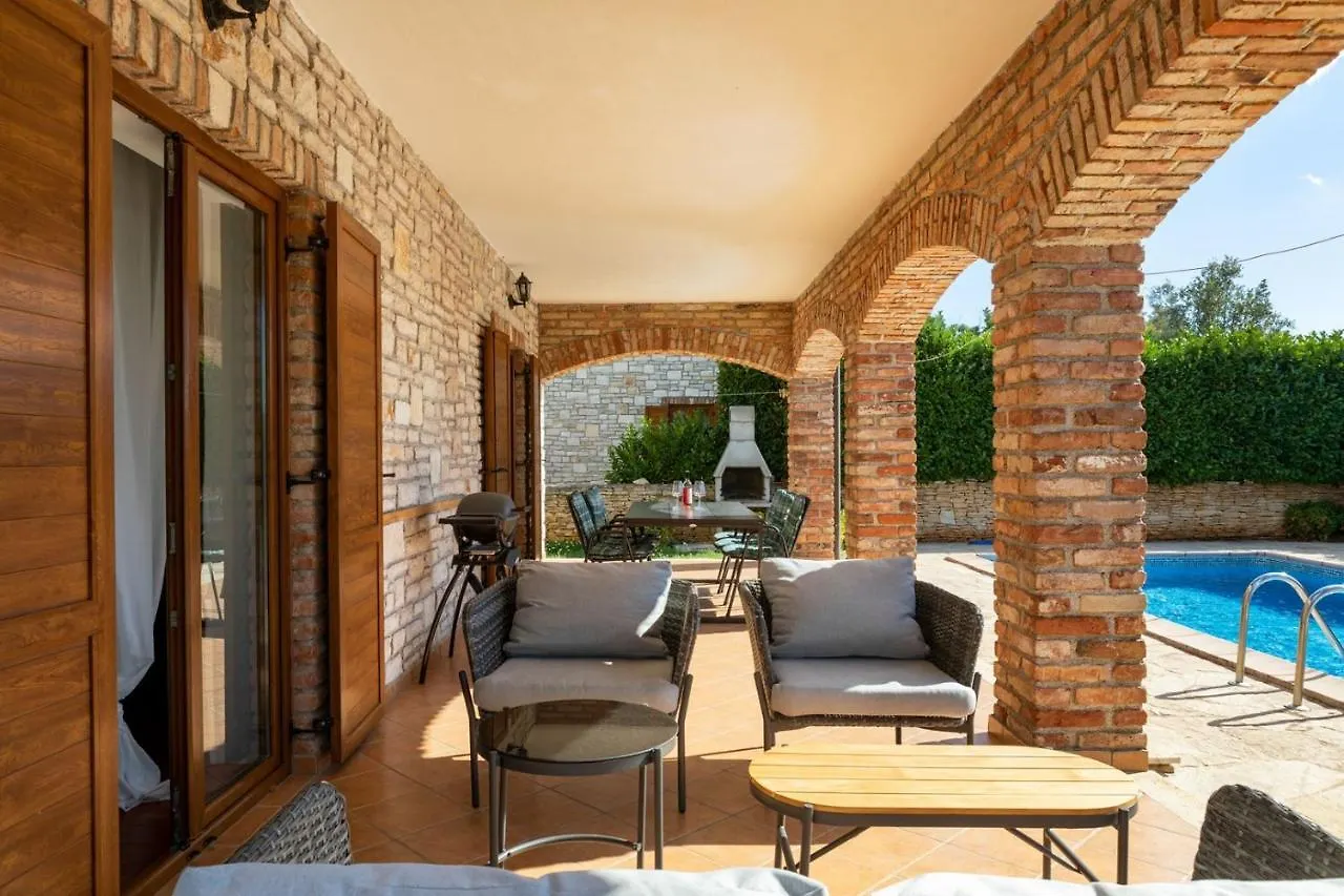 Rustic Villa Lara With Pool Cabrunici