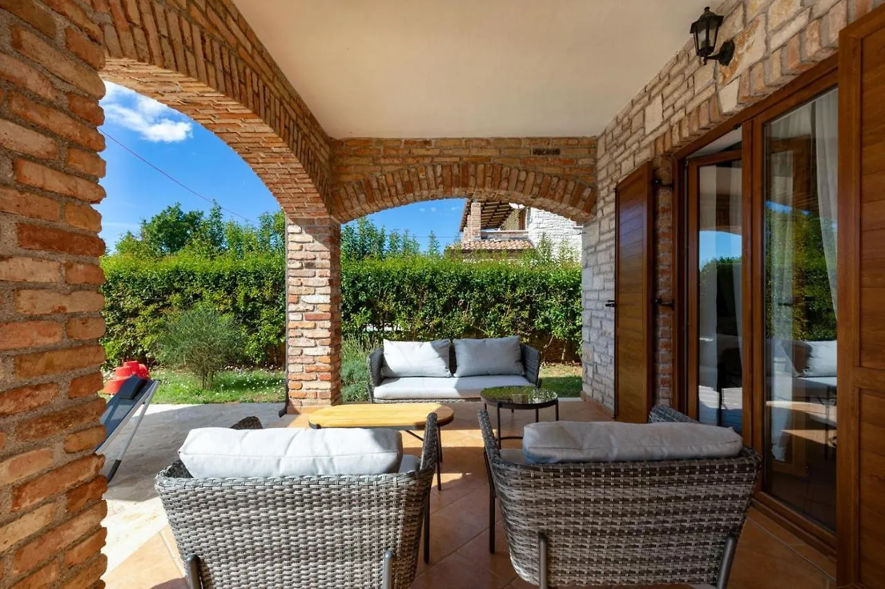 Rustic Villa Lara With Pool Cabrunici 0*,