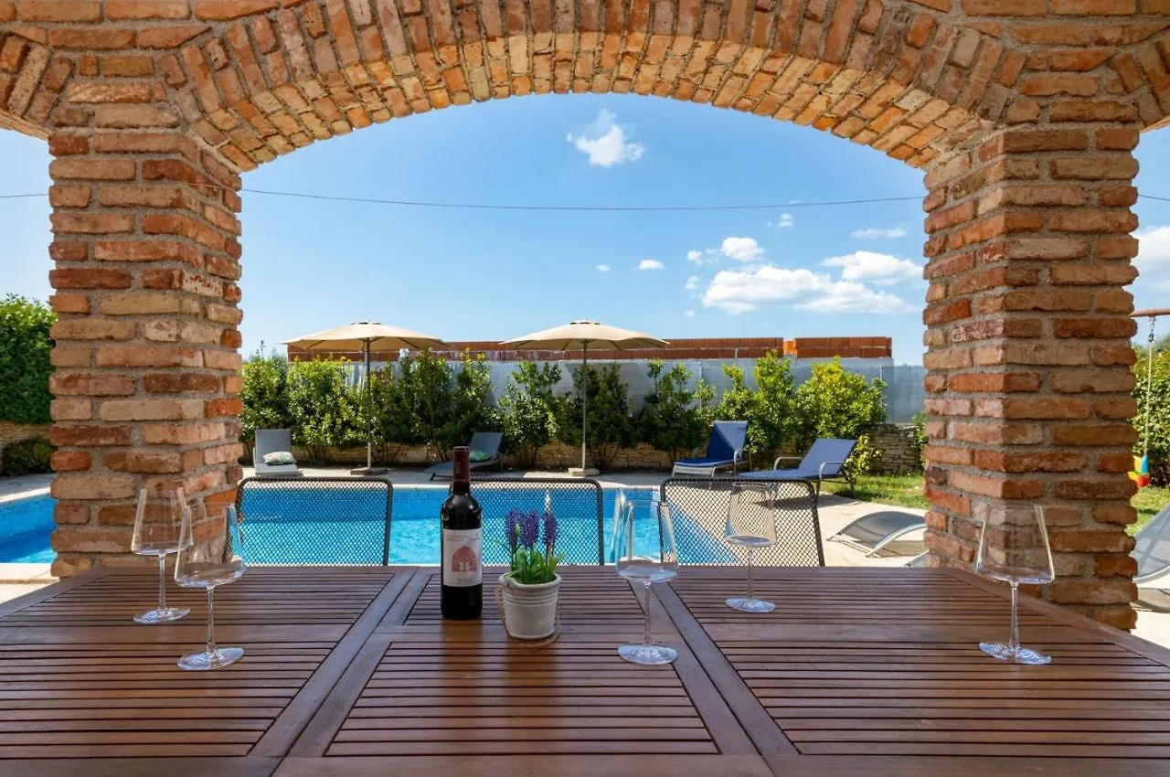 Rustic Villa Lara With Pool Cabrunici Croatia