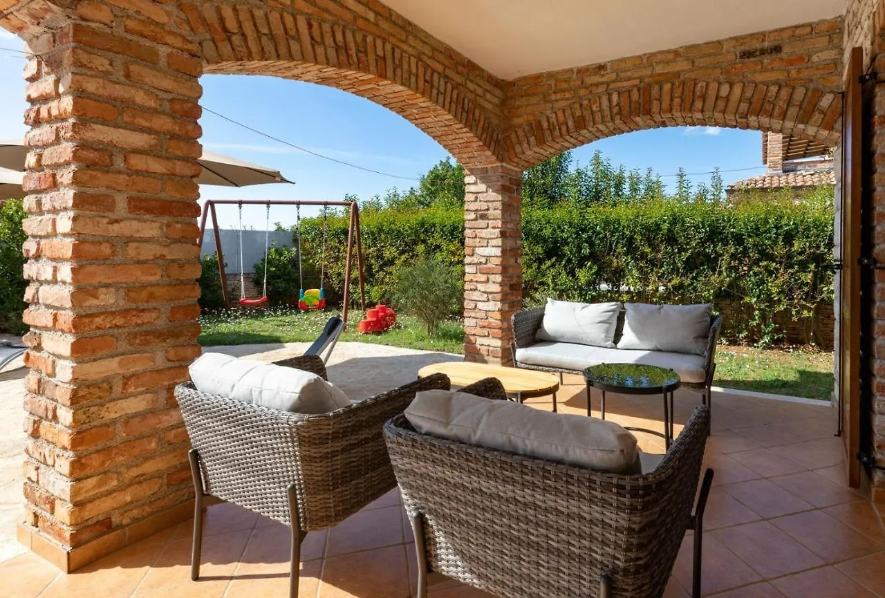 Rustic Villa Lara With Pool Cabrunici Croatia