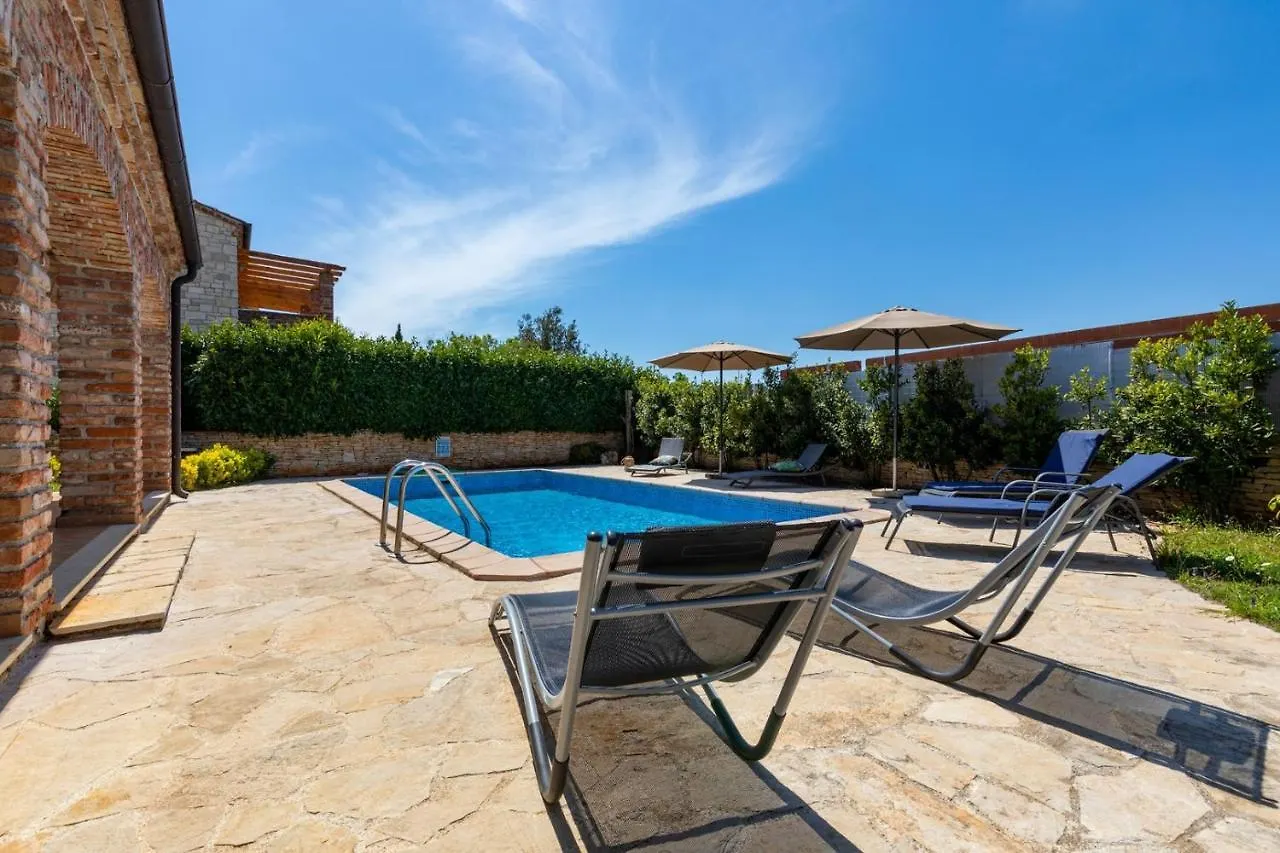 Rustic Villa Lara With Pool Cabrunici